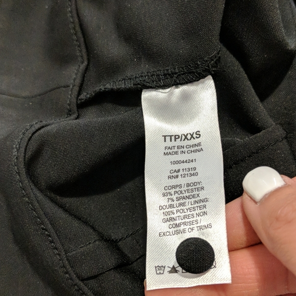 ✨2 for $45✨Halter Keyhole Detail Jumpsuit - Picture 6 of 6